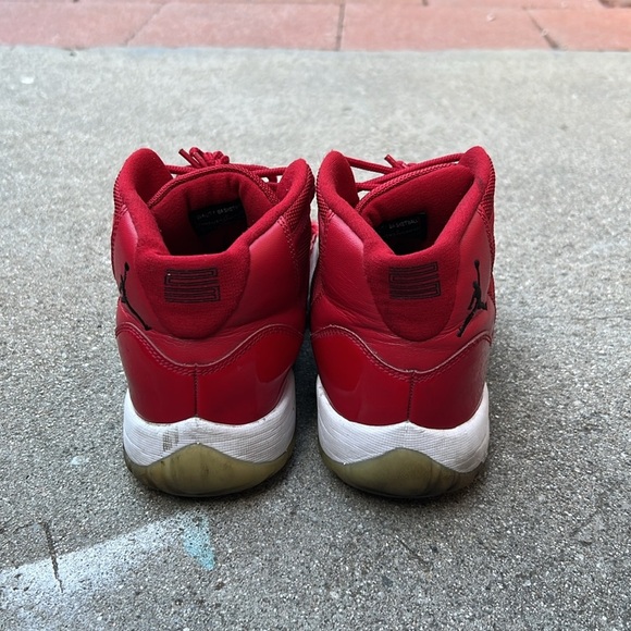 Air Jordan 11 - Picture 3 of 8